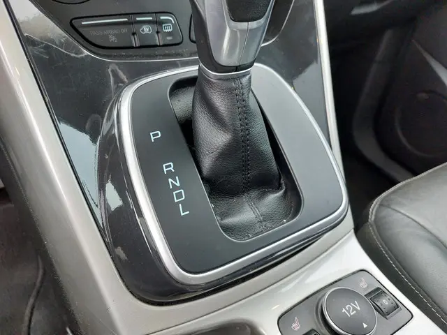 Ford C-MAX 2.0 Hybrid Titanium+ 2015 Hybride Benzine 31