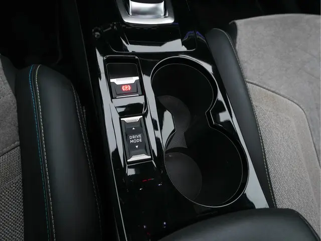 Peugeot e-2008 EV GT 50 kWh {SOH-91%} 2020 Elektrisch 12