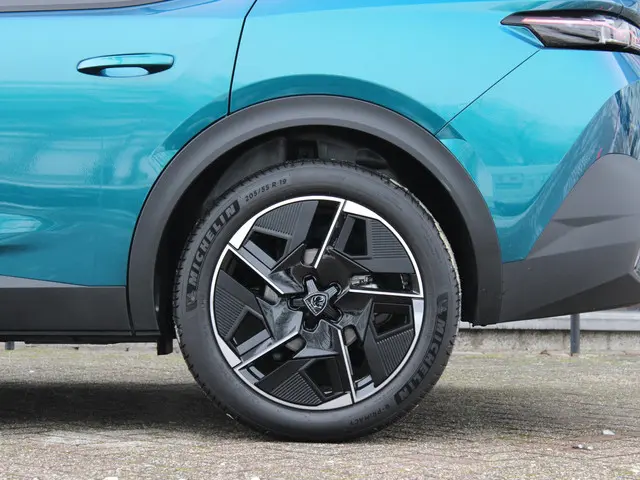 Peugeot 408 HYBRID 145 e-DCS6 GT 2026 Hybride Benzine 12