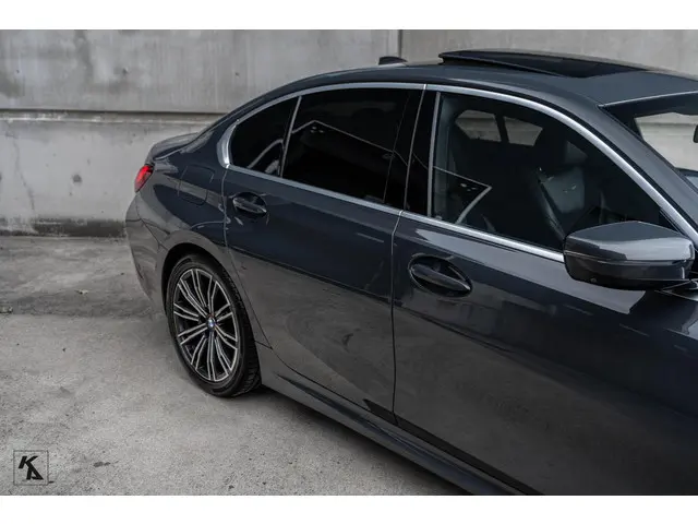 BMW 3 Serie 320i High Executive Edition 2020 Benzine 62