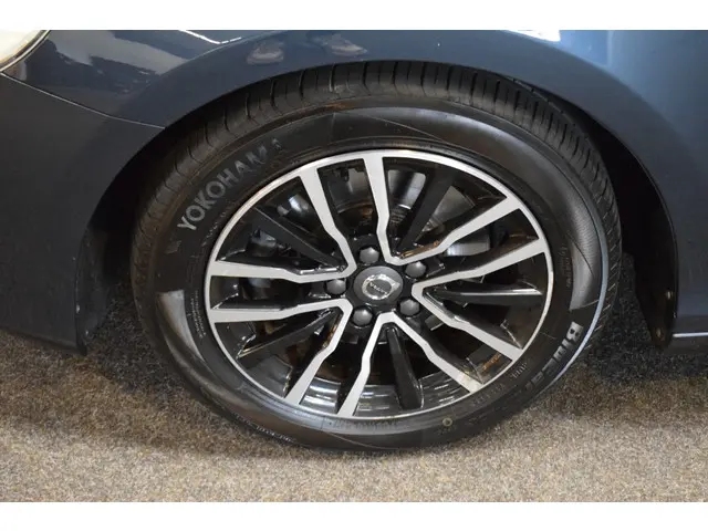 Volvo V40 2.0 123pk Momentum 2017 Benzine 3