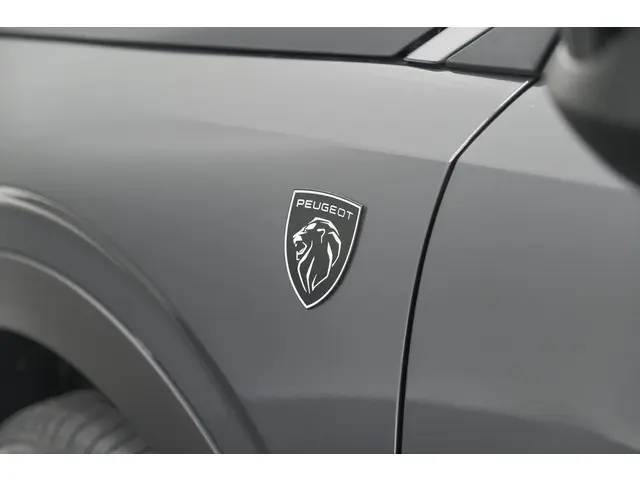 Peugeot 3008 1.2 Hybrid 136 GT 2025 Hybride Benzine 20