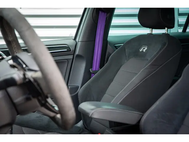 Volkswagen Golf 2.0 TSI 4Motion R 2017 Benzine 26