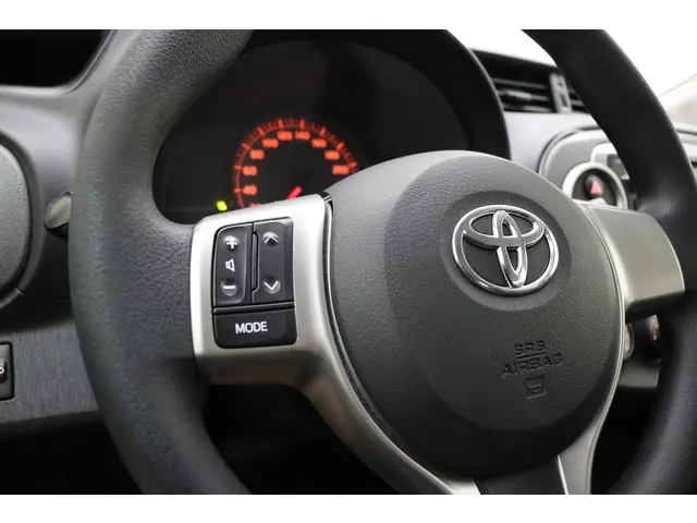 Toyota Yaris 1.0 VVT-i Now 2014 Benzine 21