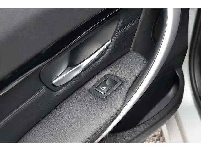 BMW 3 Serie Touring 320i 2017 Benzine 38