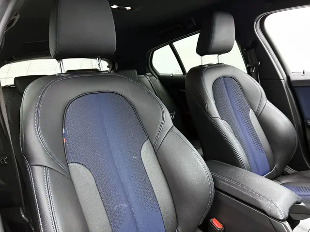 BMW 1 Serie 118i High Executive 2020 Benzine 31