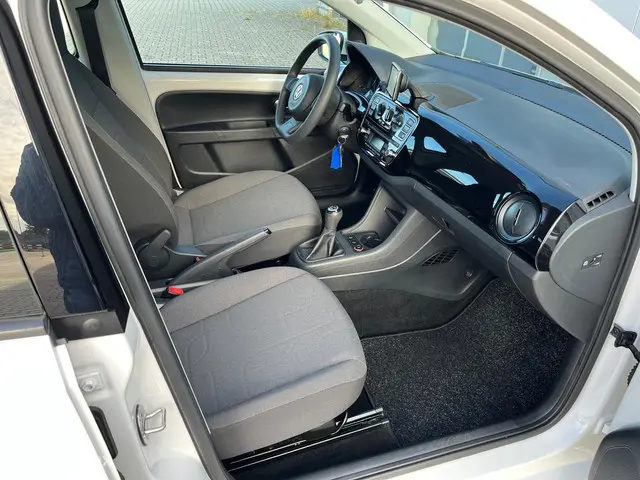 Volkswagen up! 1.0 move up! BlueMotion 2016 Benzine 8