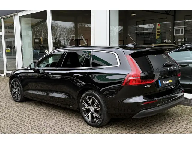 Volvo V60 2.0 B3 Core 2022 Benzine 18