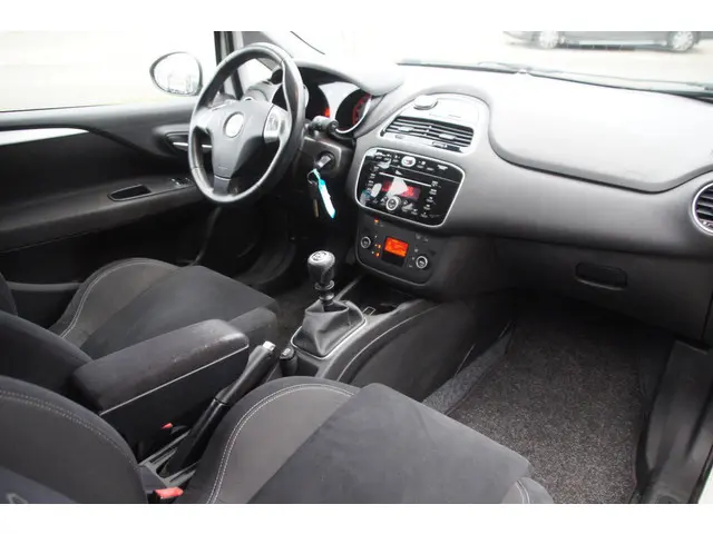 Fiat Punto Evo 1.2 Lounge 2015 Benzine 13