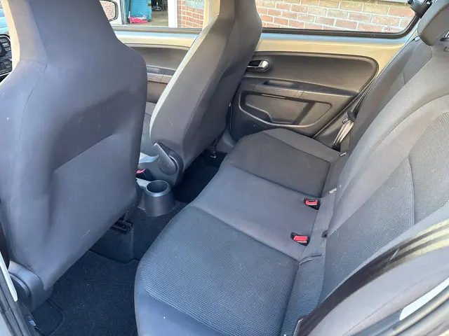 Volkswagen up! 1.0 high up! BlueMotion 2016 Benzine 9