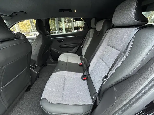 Mitsubishi Eclipse Cross Intense+ 87 kWh 2025 Elektrisch 7