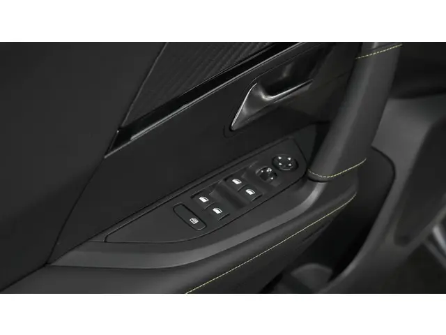 Peugeot 2008 PureTech 130 EAT8 GT 2024 Benzine 28