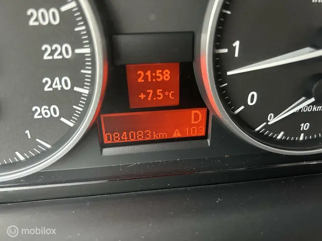 BMW X1 sDrive18i * AUTOMAAT * NAVIGATIE * AIRCO * 2013 Benzine 10