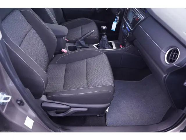 Toyota Auris 1.6 First Edition 2015 Benzine 25