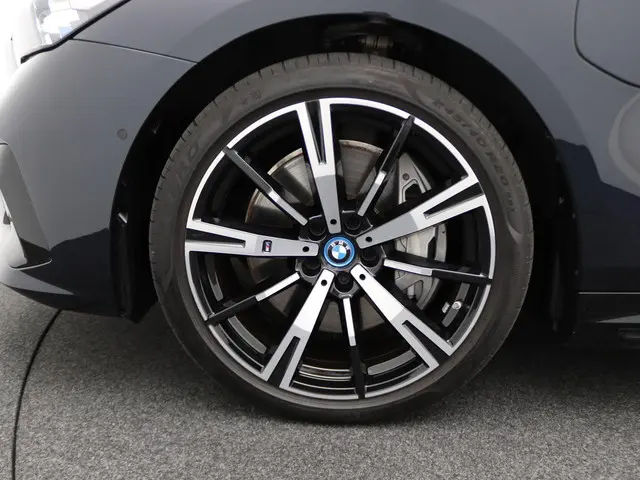 BMW 5 Serie Sedan 550e xDrive 2024 Hybride Benzine 8