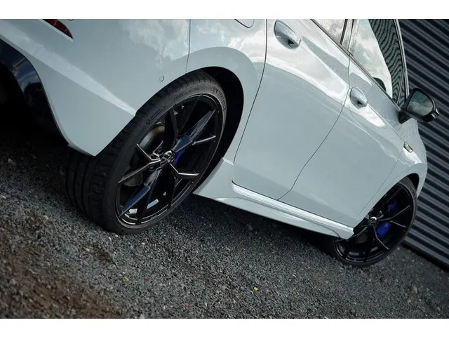 Volkswagen Golf 2.0 TSI R 4Motion 2023 Benzine 26