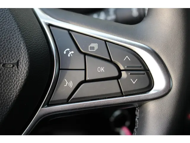 Renault Clio 1.0 TCe 90 GPF evolution 2024 Benzine 18