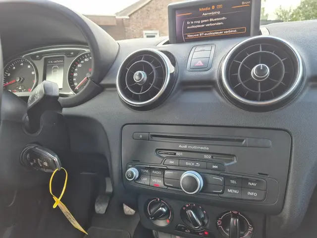 Audi A1 Sportback 1.2 TFSI Admired S-line 2013 Benzine 11