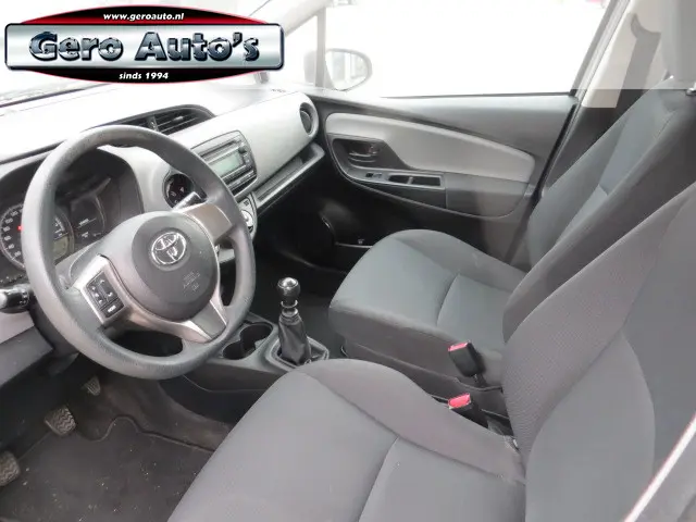 Toyota Yaris 1.3 VVT-i Comfort 5 deurs 2015 Benzine 2