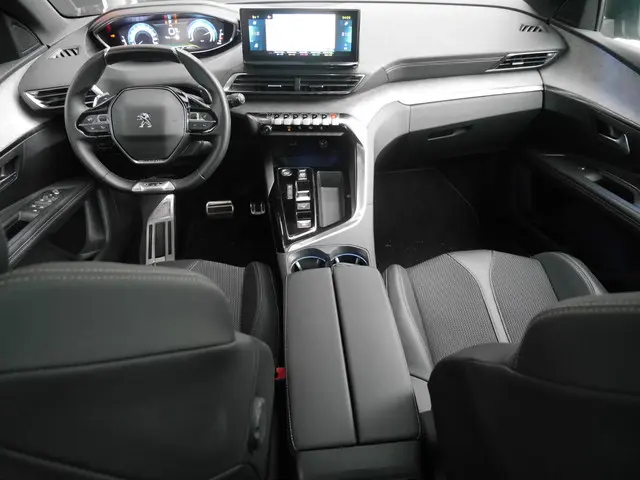 Peugeot 3008 1.6 HYbrid4 300 GT 2023 Hybride Benzine 6