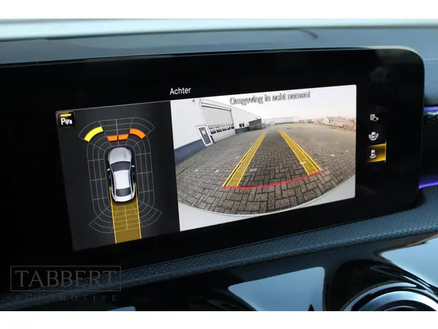 Mercedes-Benz CLA 180 Luxury Line 2022 Benzine 12