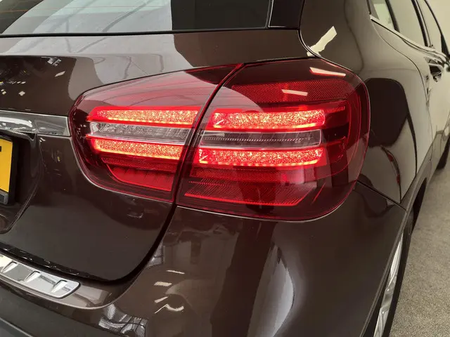 Mercedes-Benz GLA 180 Business Solution 2018 Benzine 28