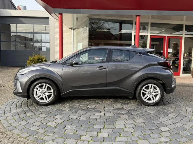 Toyota C-HR 2