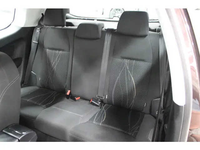 Peugeot 208 1.2 VTi Active 2013 Benzine 6
