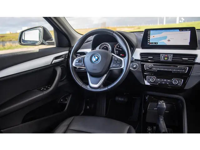 BMW X2 xDrive25e Executive 2022 Hybride Benzine 25