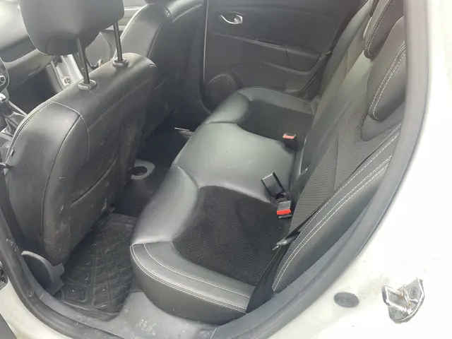Renault Clio Estate 0.9 TCe Intens 2017 Benzine 18