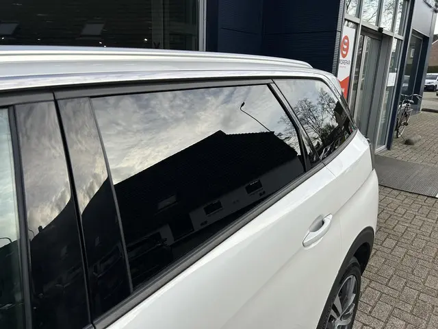 Peugeot 5008 1.2 Turbo 130 PK Allure Pack 2021 Benzine 41