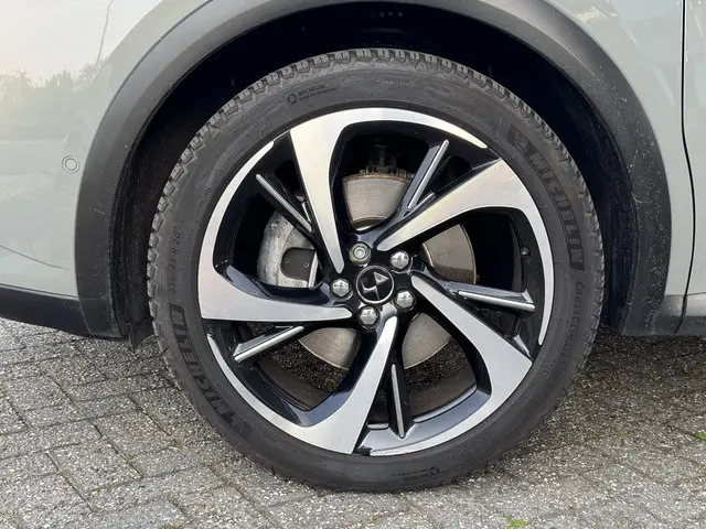 DS DS 7 E-Tense 300 4x4 Opéra 2023 Hybride Benzine 12