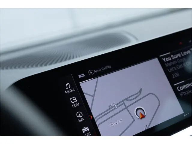 BMW 3 Serie Touring 320i M Sport High Ex 2021 Benzine 70