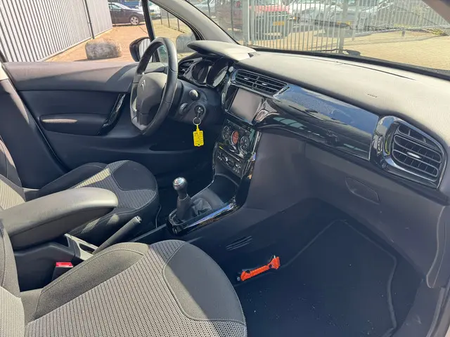 Citroën C3 1.2 PureTech Collection 2015 Benzine 7