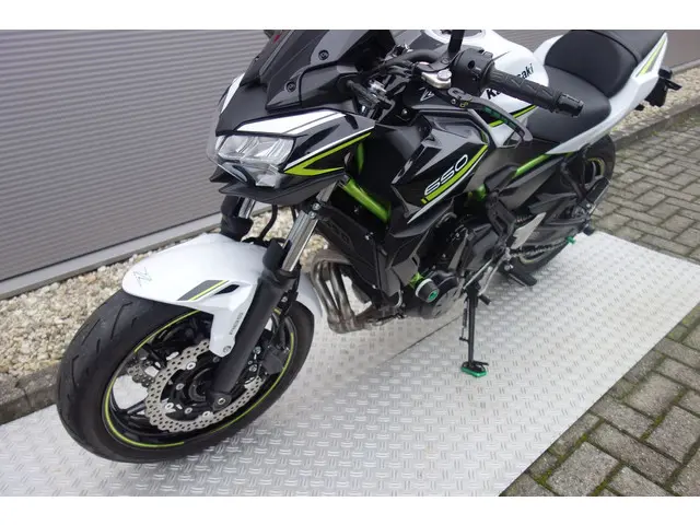 Kawasaki Z650 ABS 2020 Benzine 19