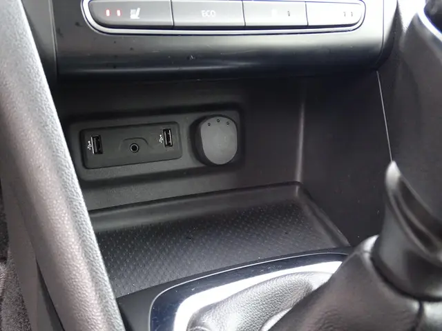 Renault Mégane Estate 1.2 TCe Limited 2017 Benzine 24