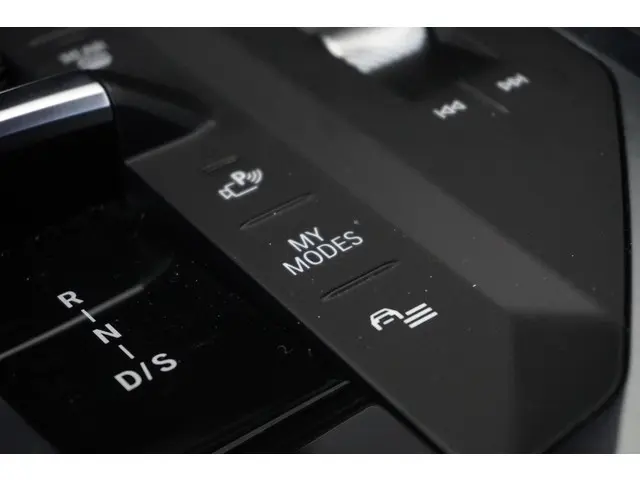 BMW 1 Serie 120 2025 Benzine 18