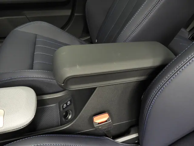 MINI 5-Deurs Cooper C 2024 Benzine 25