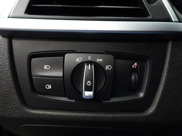 BMW 3 Serie 318i High Executive Aut- 2018 Benzine 23