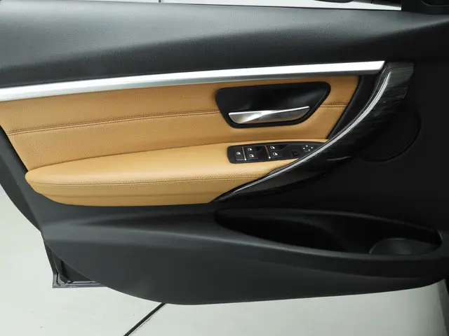 BMW 3 Serie Touring 320i 2019 Benzine 33