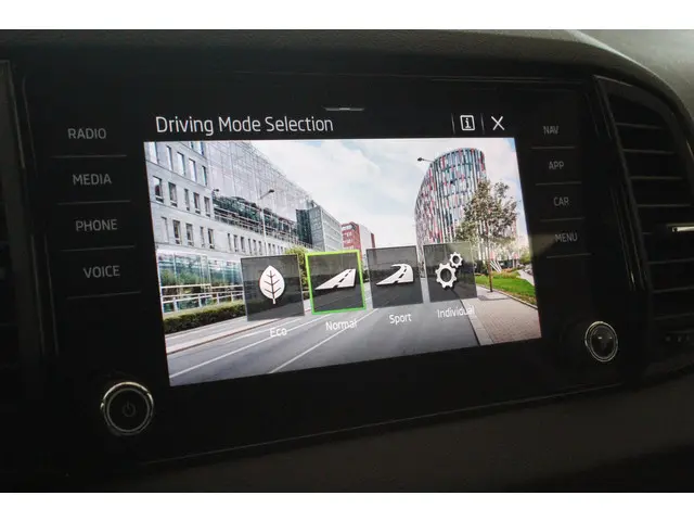 Škoda Karoq 1.5 TSI ACT Sportline Business 2021 Benzine 38