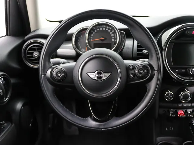 MINI 5-Deurs Cooper 2017 Benzine 8