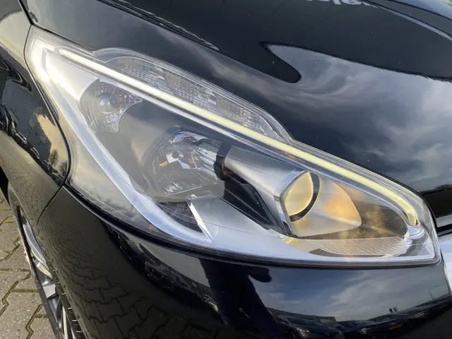 Peugeot 208 1.2 PureTech Allure 2018 Benzine 4