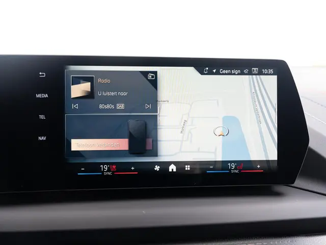 BMW 1 Serie 120 2025 Benzine 35