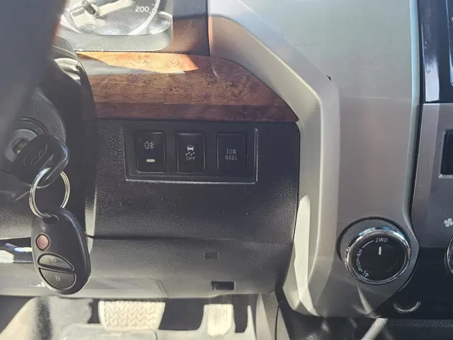 Toyota Tundra 5.7L V8 2015 Benzine 19