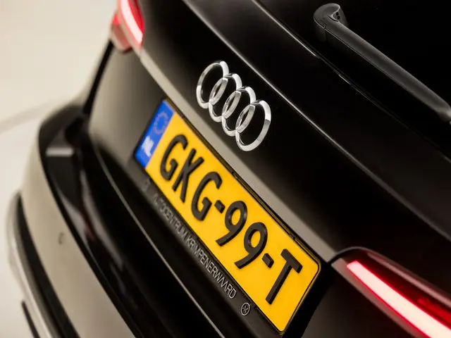 Audi A4 Avant 45 TFSI quattro Sport S line 2019 Benzine 38
