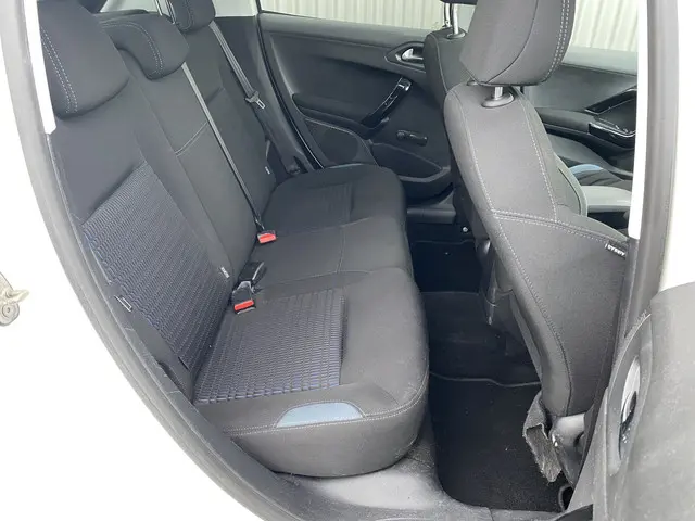 Peugeot 208 1.2 VTi Allure 2013 Benzine 18