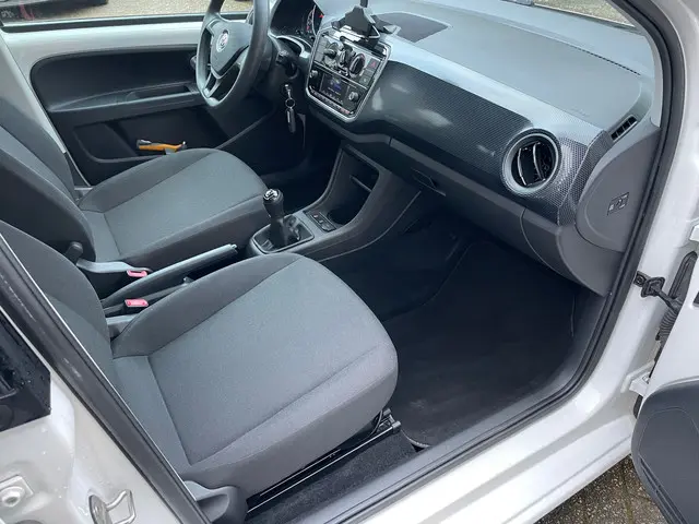 Volkswagen up! 1.0 BMT move up! 2017 Benzine 15