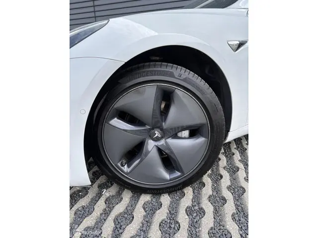 Tesla Model 3 Standard RWD Plus 60 kWh 2019 Elektrisch 2