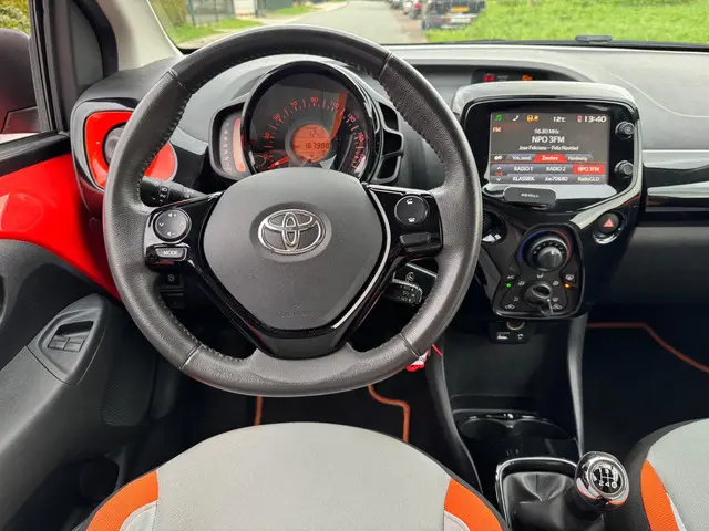 Toyota Aygo 1.0 VVT-i x-cite CarPlay , Camera 2014 Benzine 8